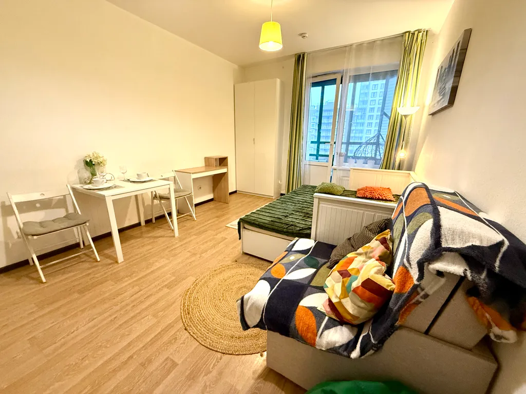 Студия для троих гостей