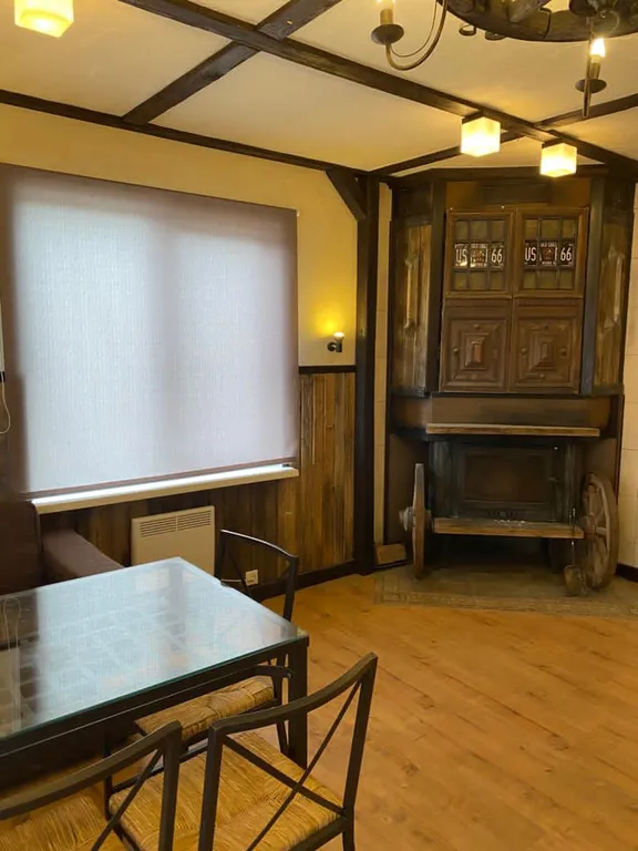 Коттедж с дизайнерской отделкой и камином