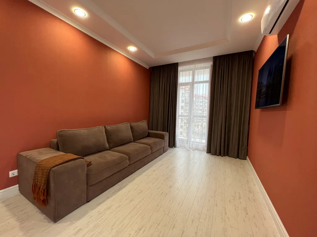 Большая квартира с 2 балконами