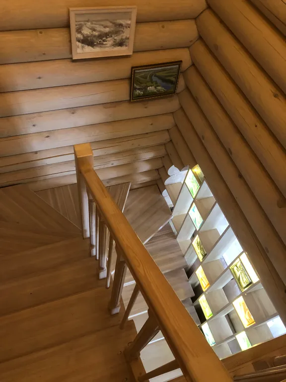 Дом у озера с теннисным столом