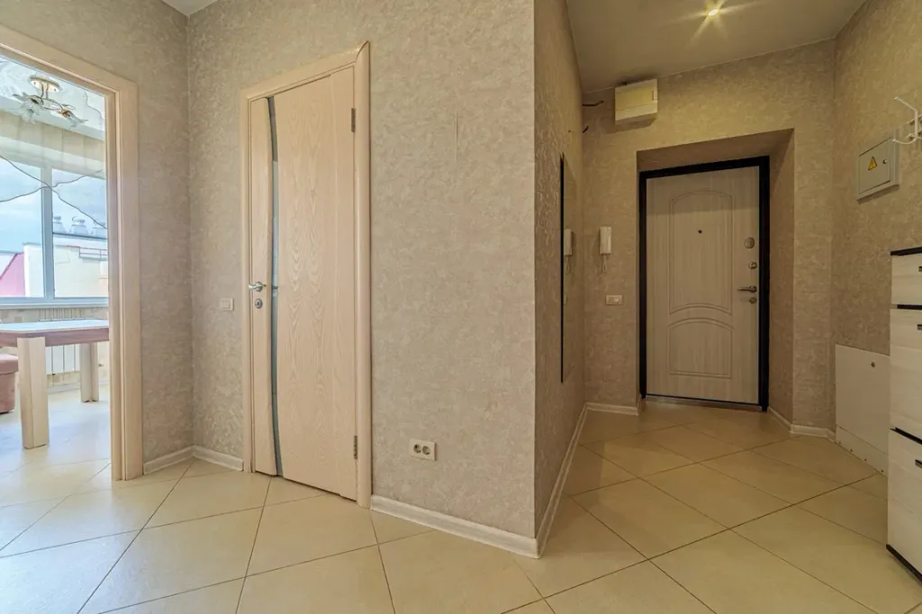 Тихий двор в центре города, своя парковка