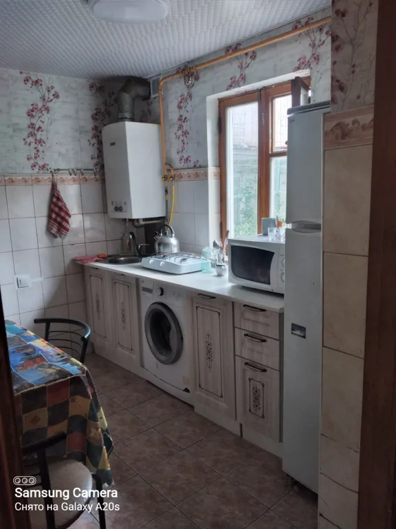 Дом у моря с площадкой в саду