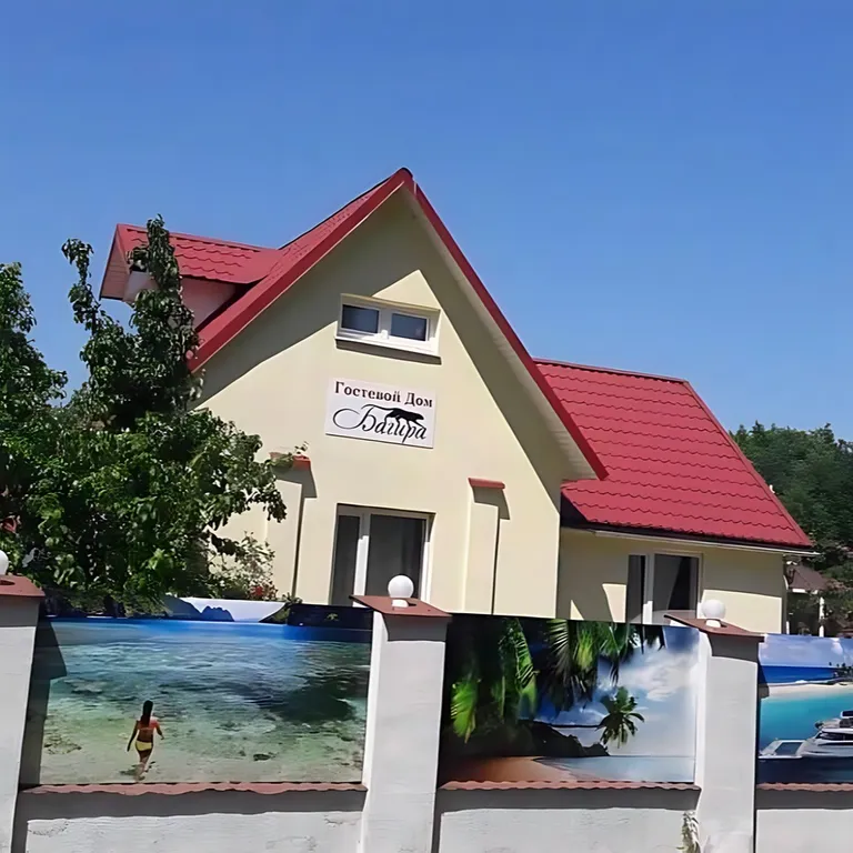 Уютный дом и комплекс «Багира» на Балтийской косе