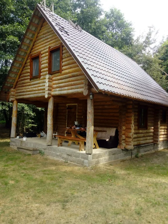 Коттедж Деревянный дом в лесу рядом с рекой — аренда посуточно в Дрогичин