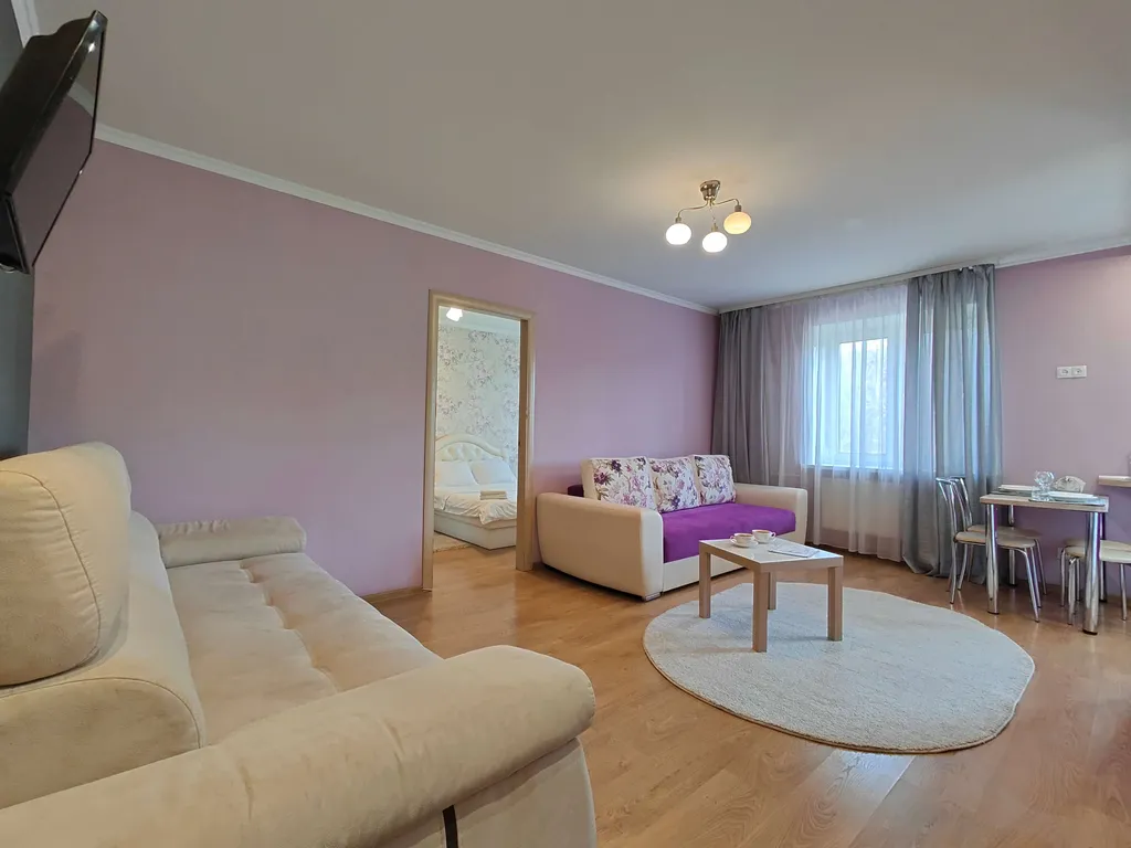 2-комнатная в центре с видом на сквер