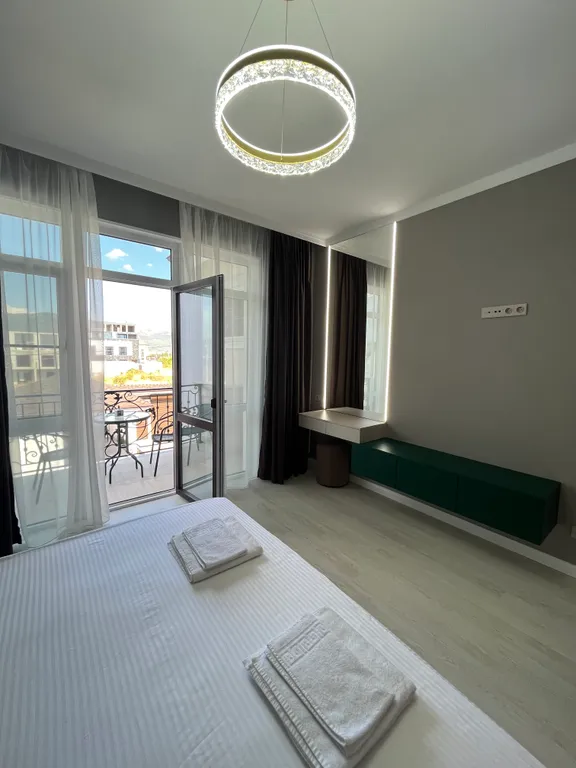 Новый дом с бассейном