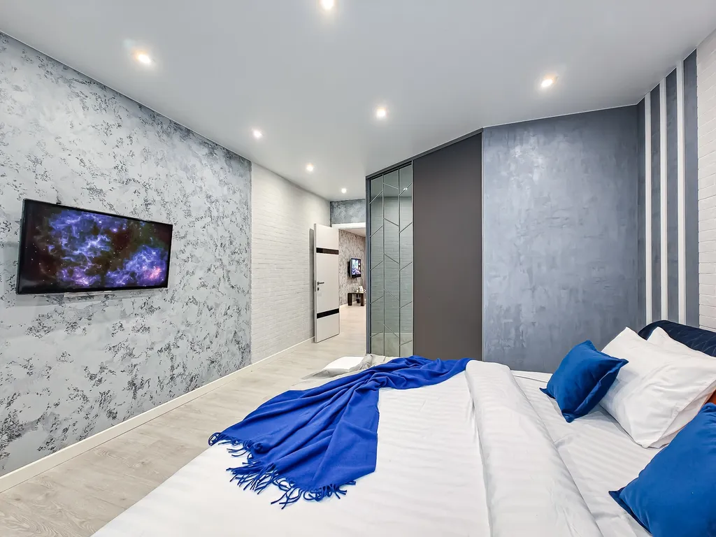 Масштабная двухкомнатная с кроватью super king-size в ЖК Дождь