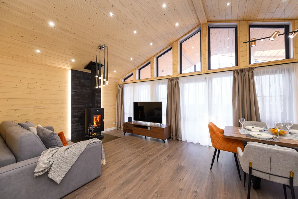 Дом с камином, баней и чаном в лесу у озера