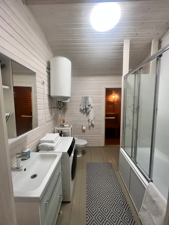 Уютный дом с видом на березовую рощу