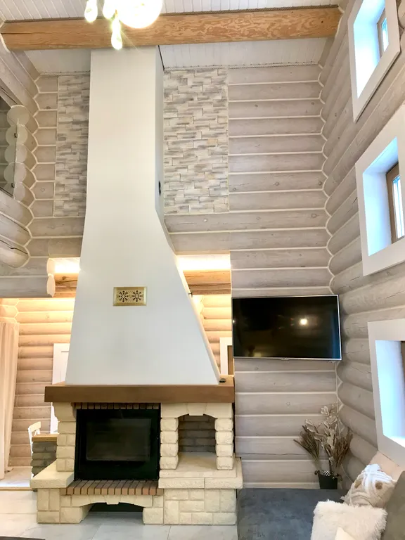 Дом на скале с видом на озеро