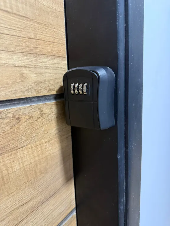 Уютная студия в терракотовом цвете на берегу моря, первая линия