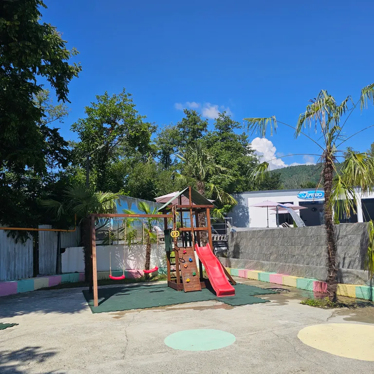 Студия с бассейном на территории