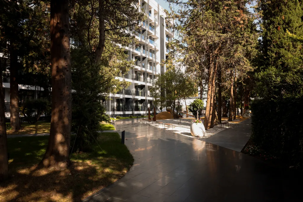 Апартамент с кухней с круглогодичным бассейном и тренажерным залом