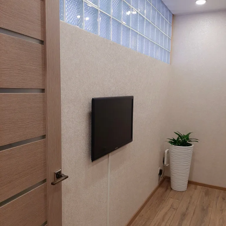 Просторная евротрешка с видом на Ангару и город