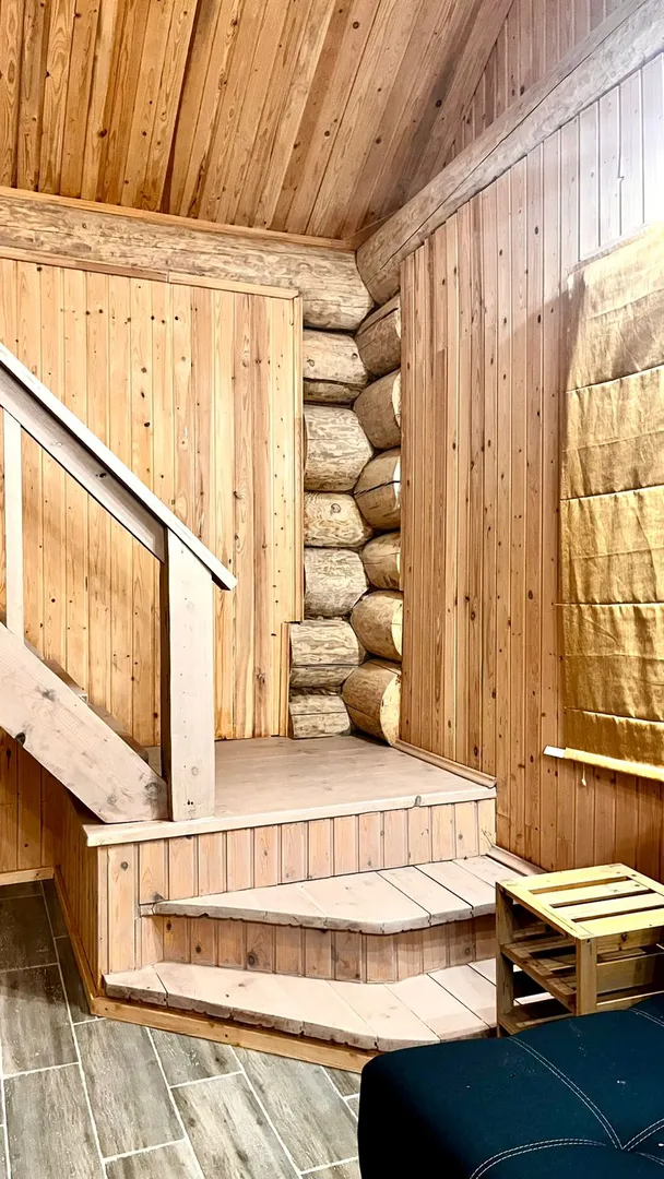 Дом,  лестница в спальню