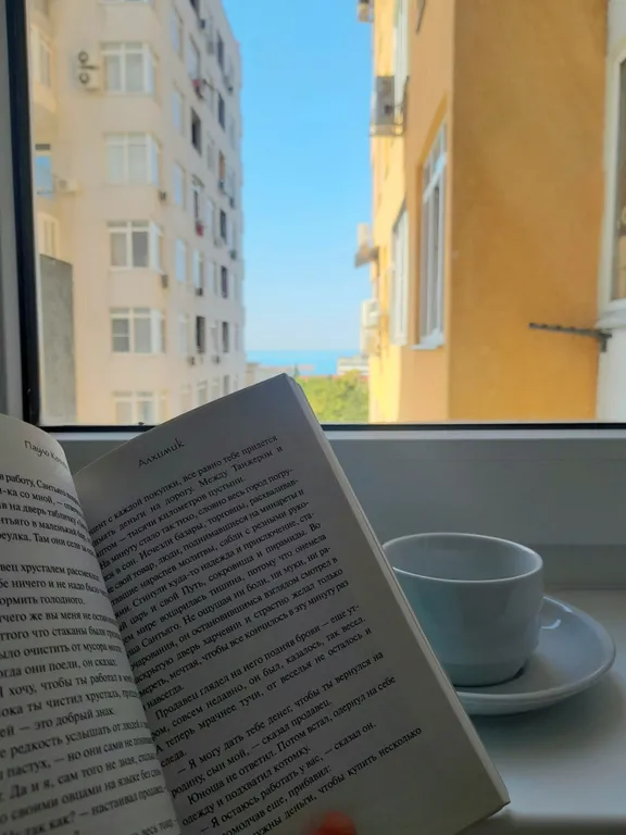 Светлая студия в тихом районе у моря