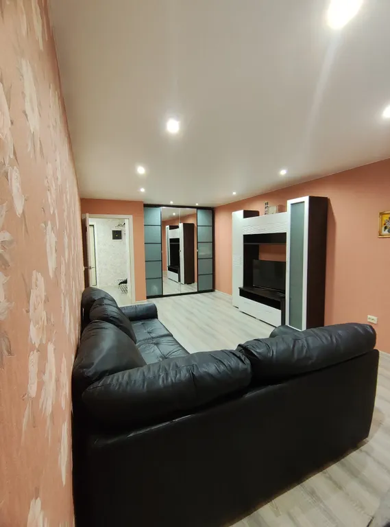 Большая квартира, кухня отдельно — аренда посуточно в Верхняя Пышма