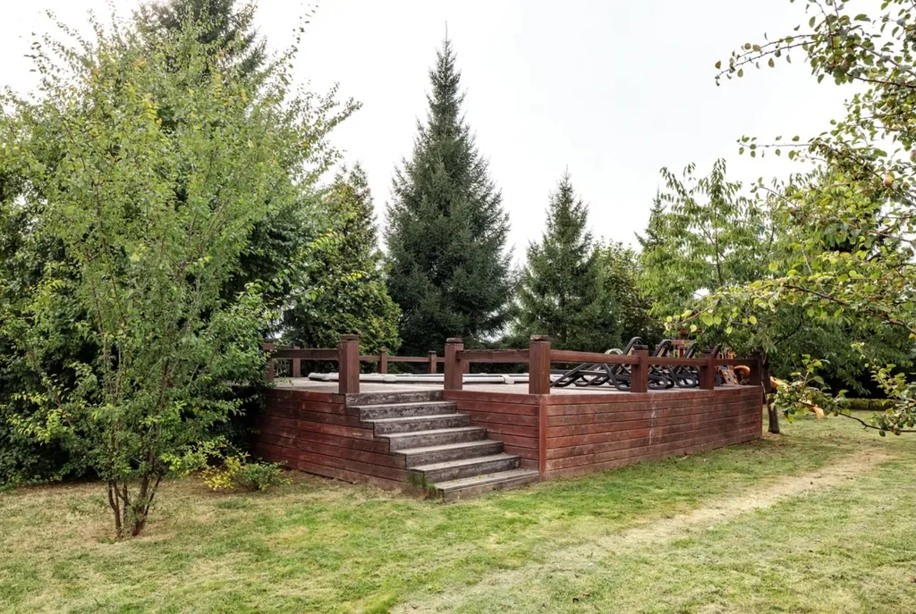 Загородный дом с бассейном и бильярдной