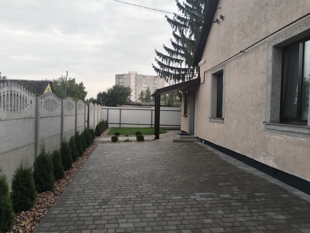 Уютная 2-комнатная квартира с парковкой на территории