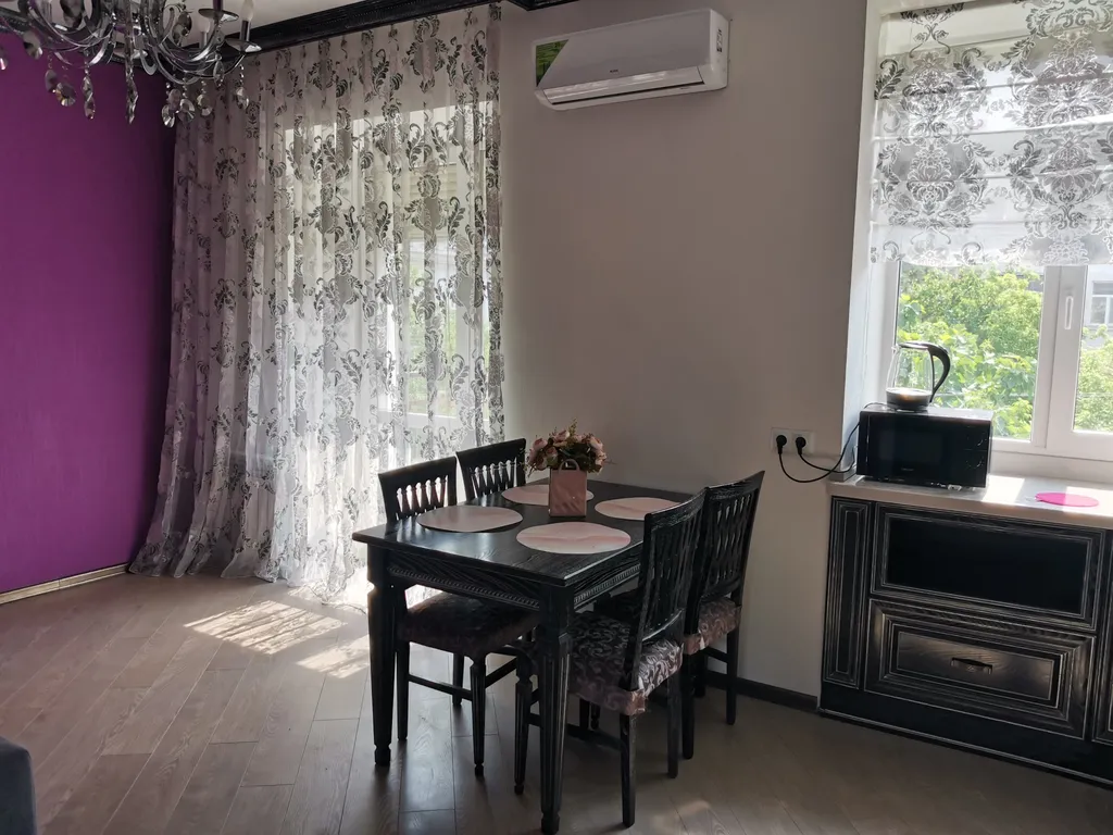 Уютная квартира в центре города с видом на море