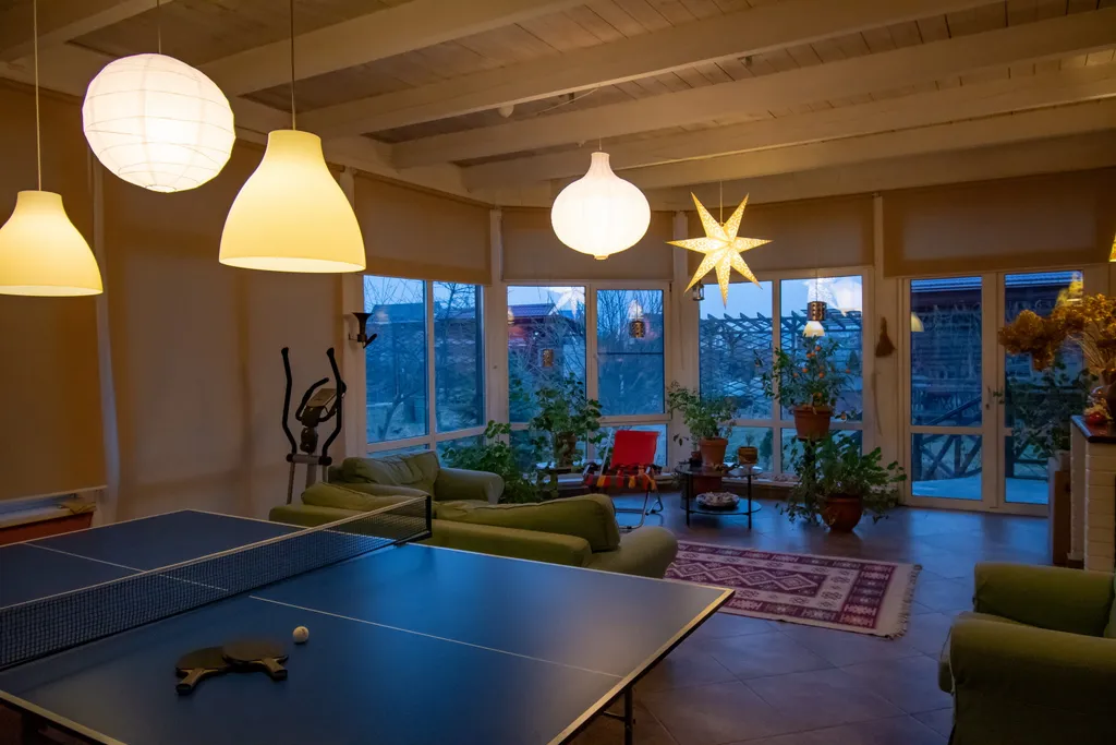 Просторный дом с живописным садом