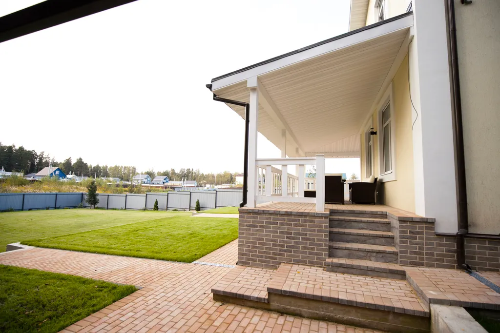 Уютный дом у леса