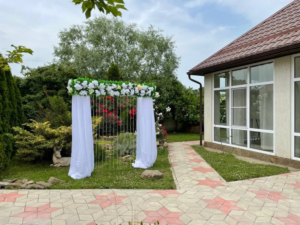 Дом с бассейном