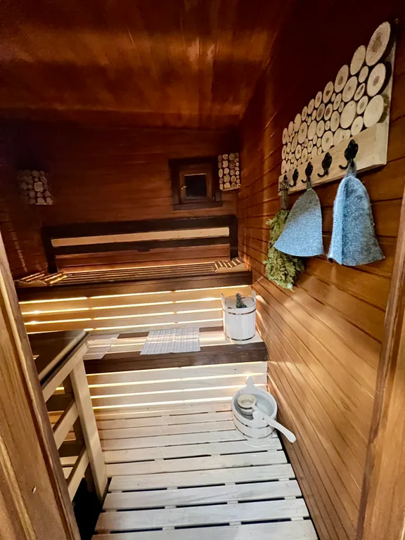 Уютный лесной домик с баней — отдых мечты