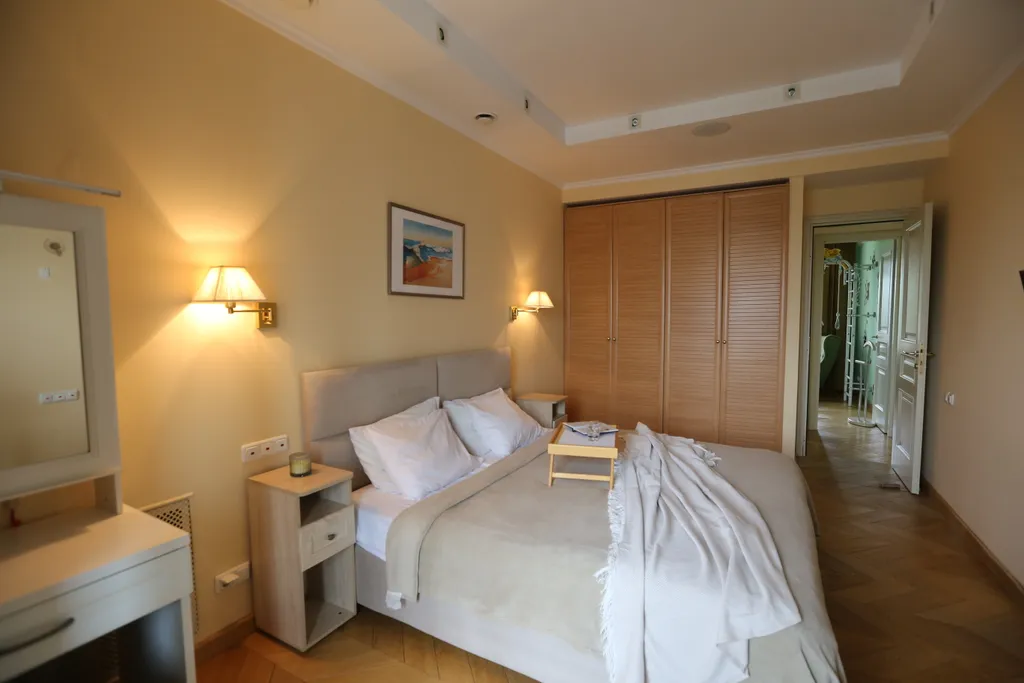 Семейная квартира на набережной