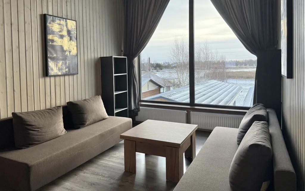 Семейный дом на берегу реки