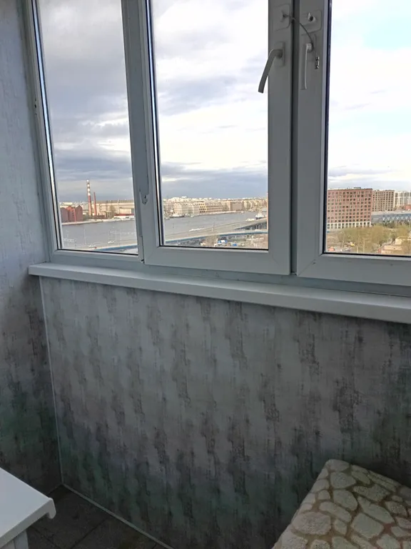 Квартира у метро Приморская с видом на Неву