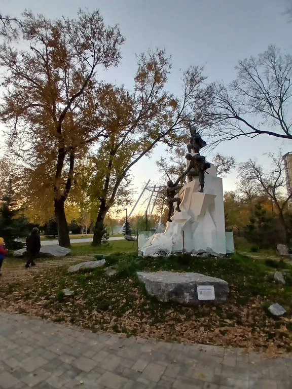 Жизнь с видом реку: огромная лоджия с панорамным остеклением в пол!