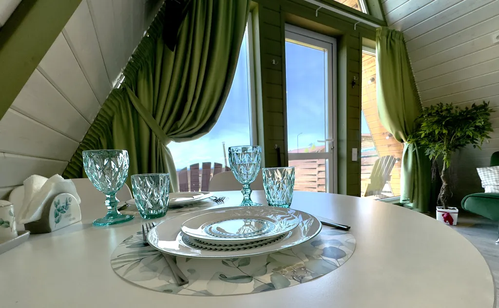 Aframe white, Дом на берегу Рыбинского моря