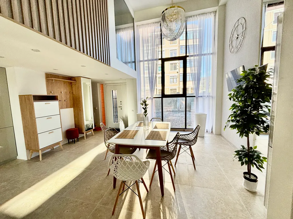 Кругозор туан-хаус с видом на реку