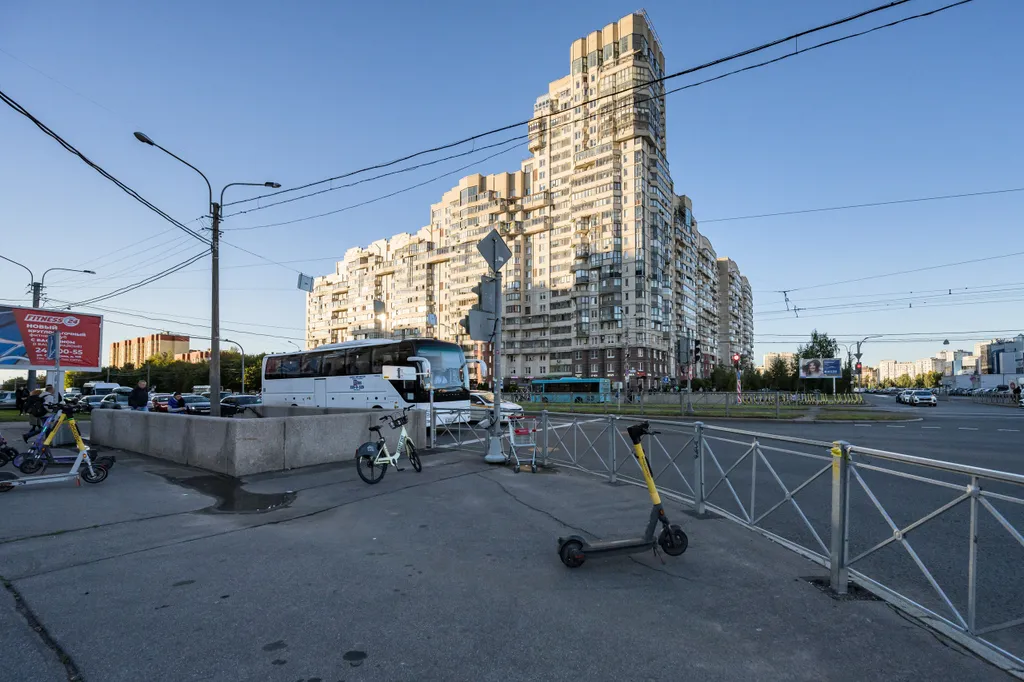 Семейная чистая квартира, студия около метро с кондиционером