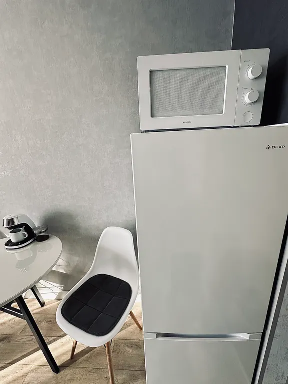 Студия с видом на город