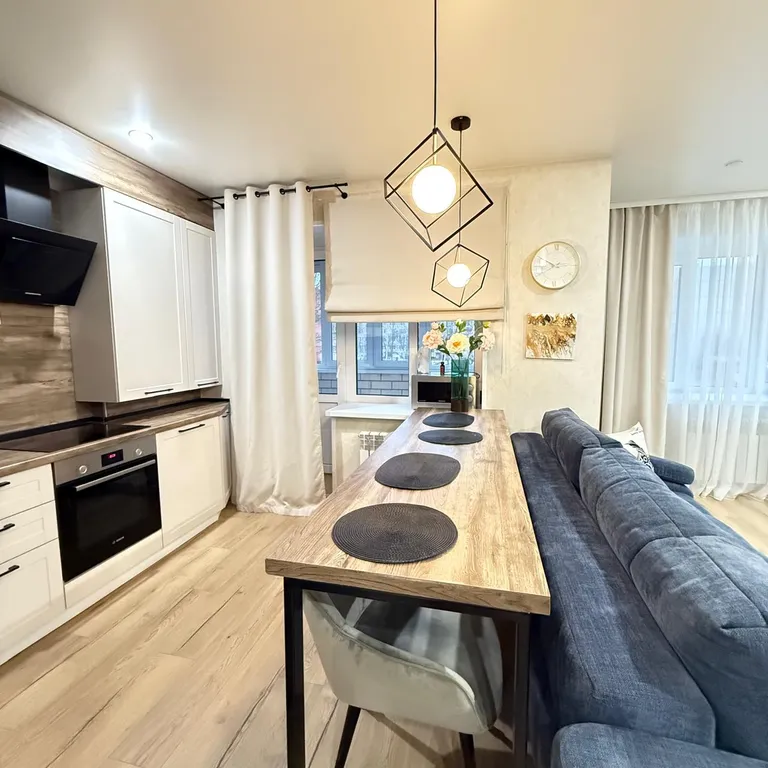 Уютнaя, солнечная квaртира в новoм домe, рядом с ФОК