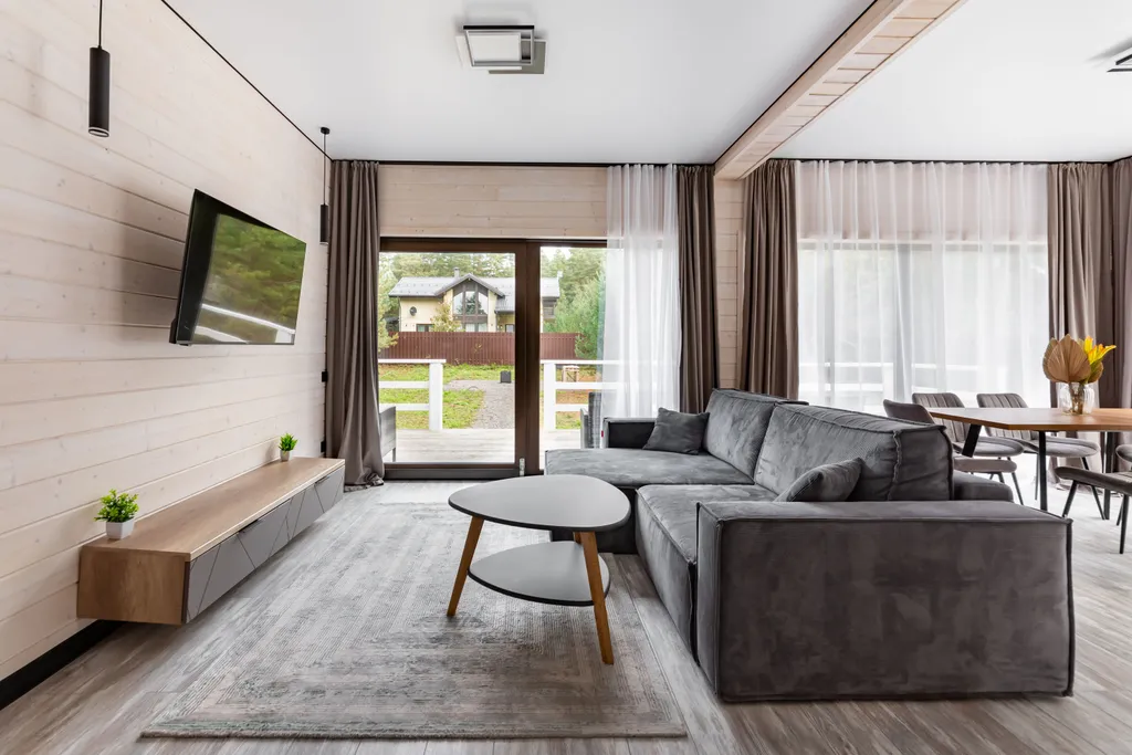 Новый дом около леса