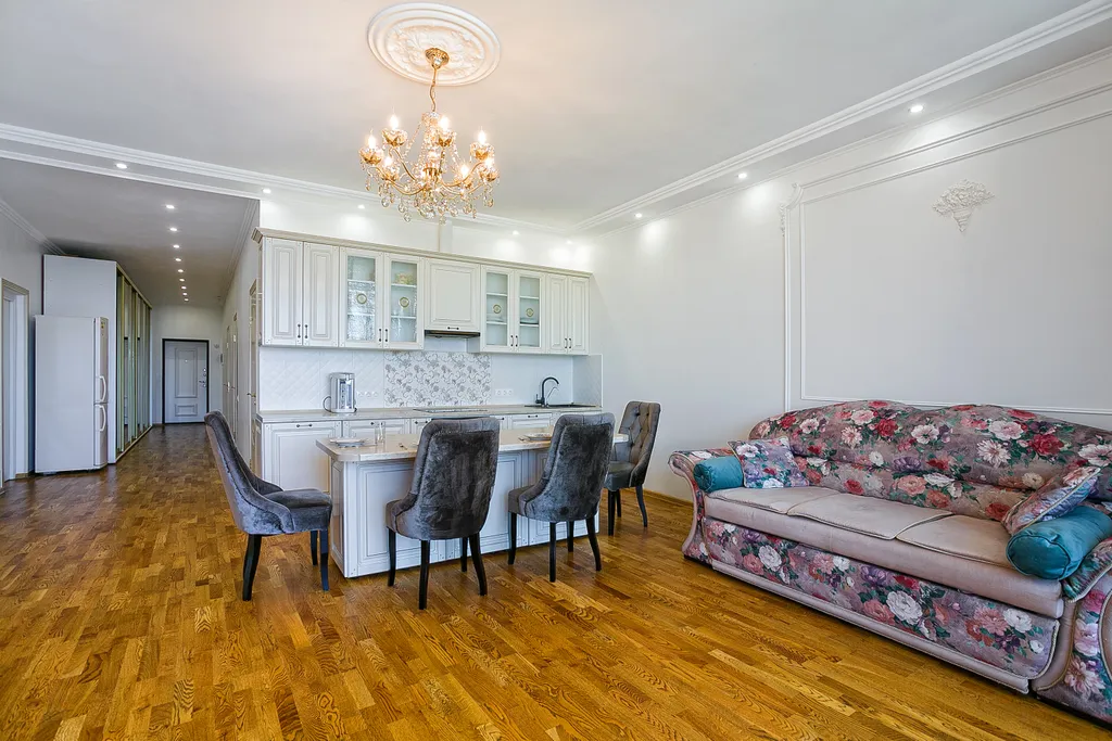 Апартамент с видом на бассейн