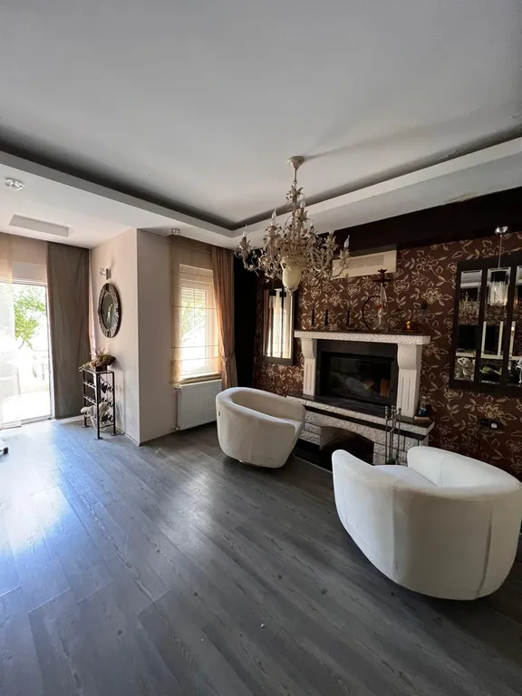 Шикарная вилла с садом и с бассейном в Кемере