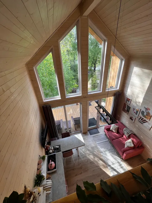 Дом с купелью на берегу реки