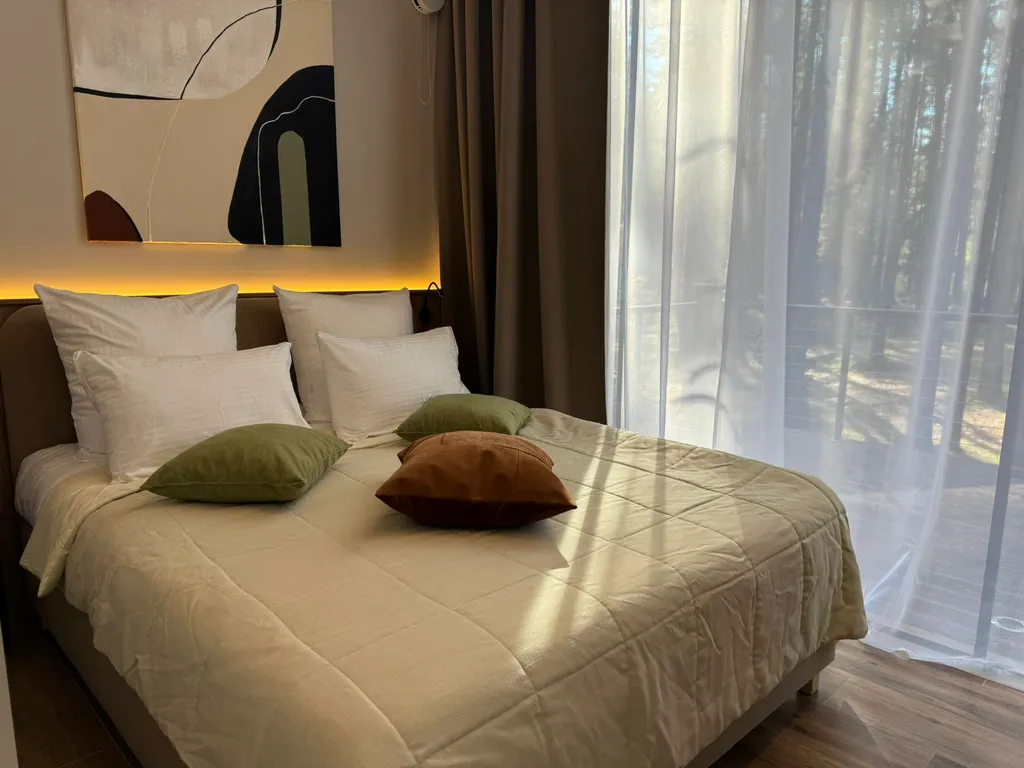 Загородный парк ШишкинЪ. Большой панорамный коттедж с видом на озеро