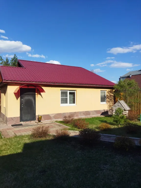 Небольшой уютный дом на спокойной улице