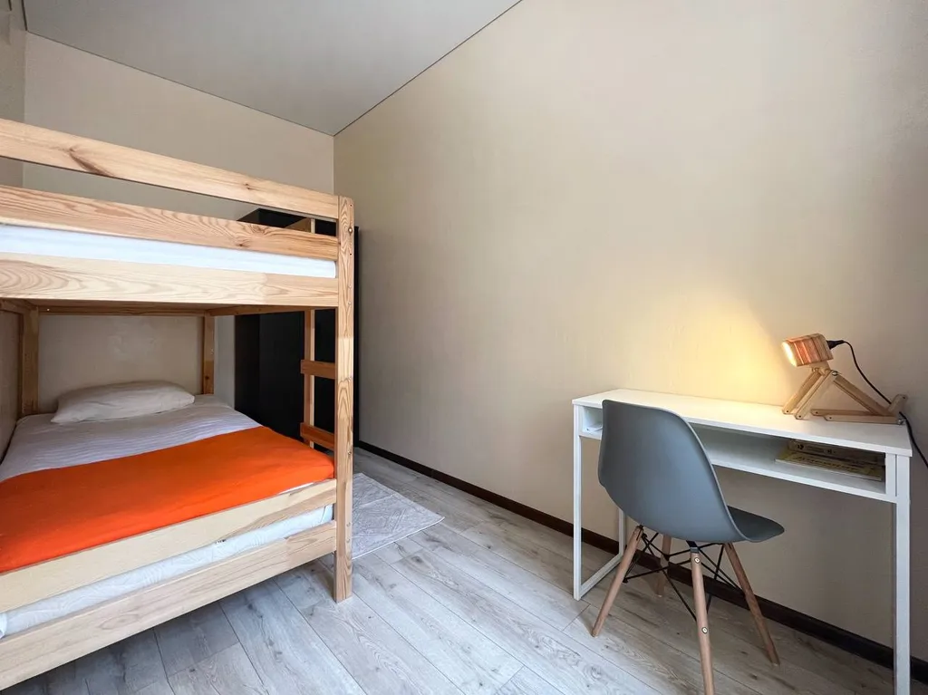 Трехкомнатная квартира в центре города с видом на город