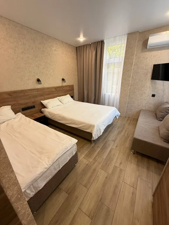 Квартира Квартира Улучшенный номер с балконом в новом коттедже с бассейном и сауной — Лазаревское