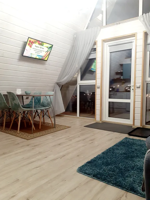 Яркий, новый, стильный большой коттедж Хижина зайца