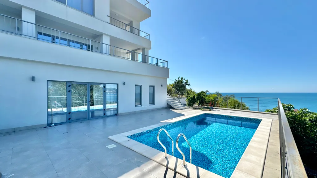 Часть дома с бассейном недалеко от моря Отрадное Ялта