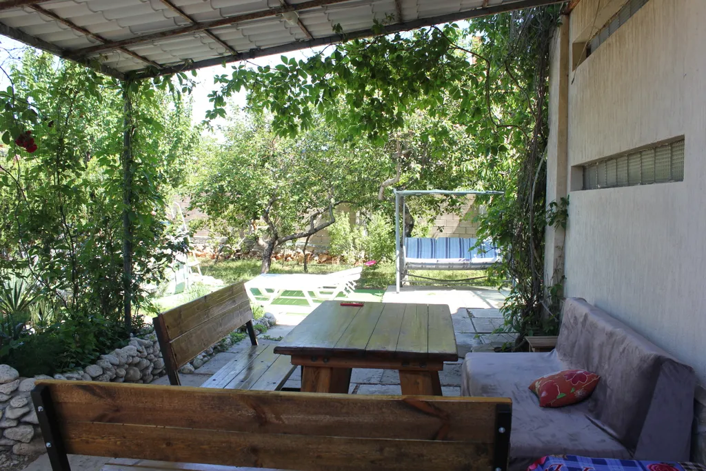 Дом с бассейном у моря