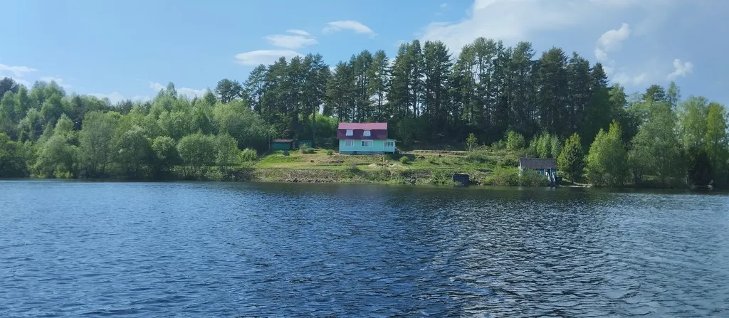 Дом на берегу озера