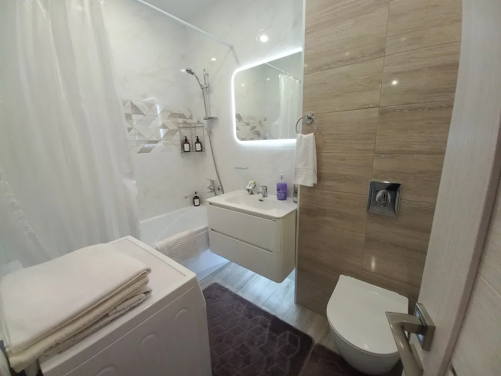 Шикарная квартира со своим двориком и качелью